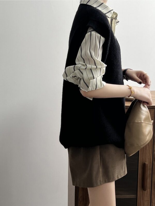 Solid V Neck Knitted Vest - Image 9